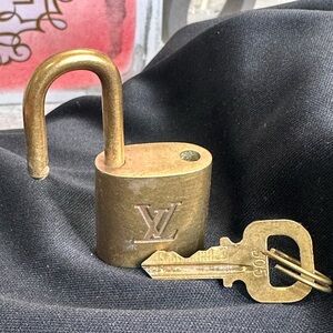 Louis Vuitton Gold Padlock with Key #305
